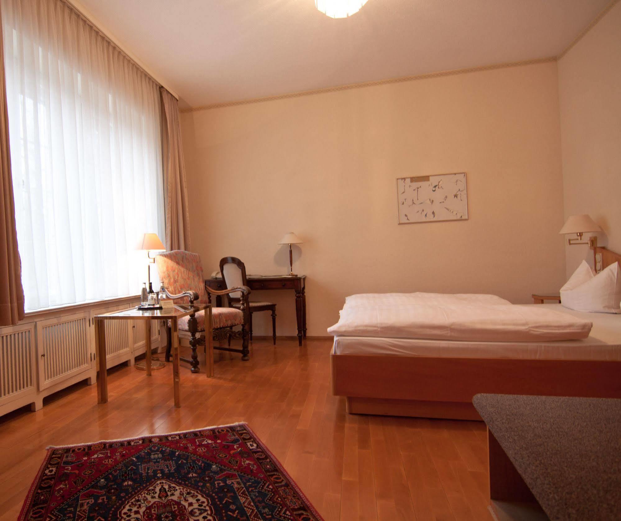 Parkhotel Unter Den Linden Хальберштадт Экстерьер фото