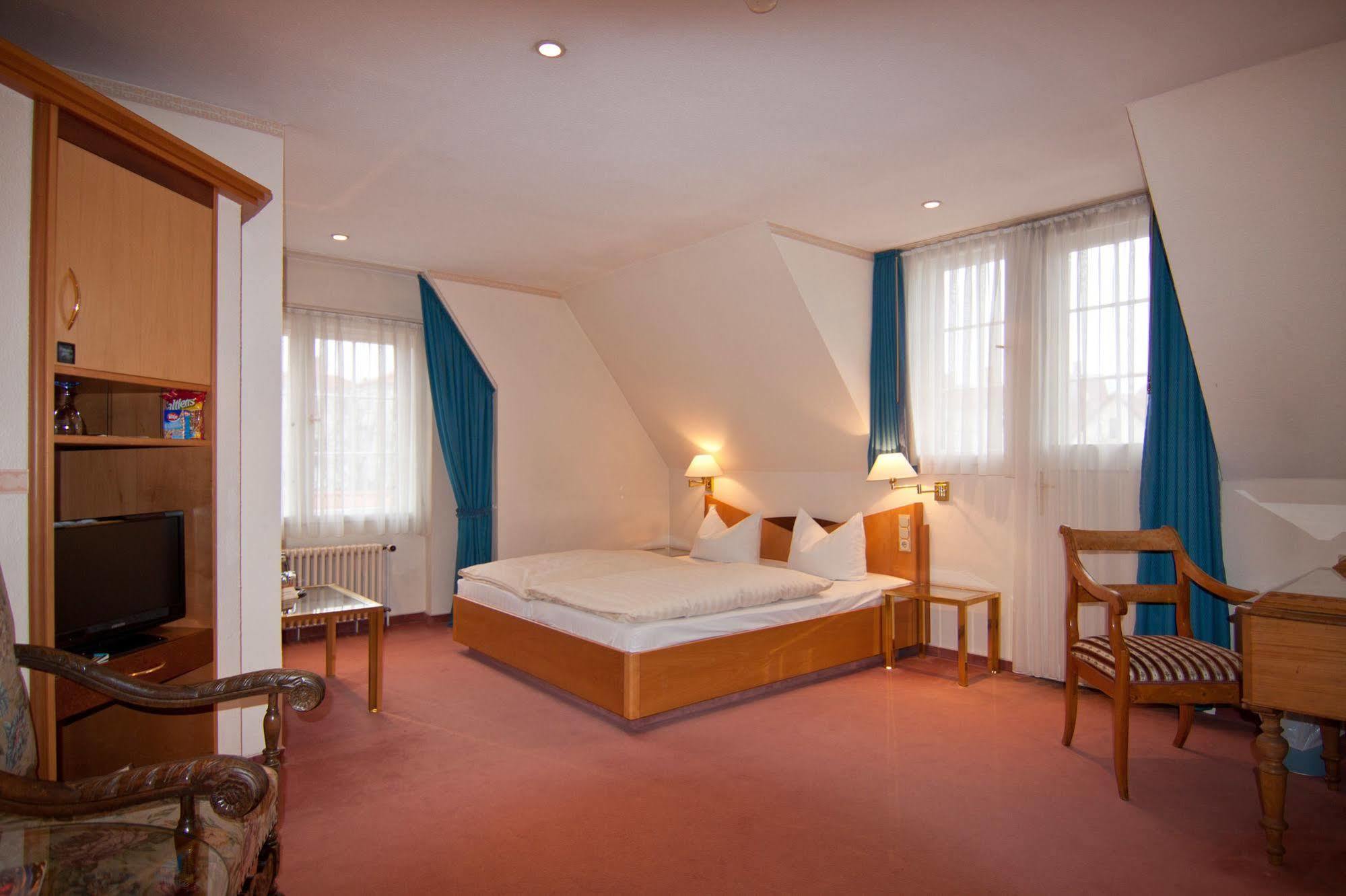 Parkhotel Unter Den Linden Хальберштадт Экстерьер фото