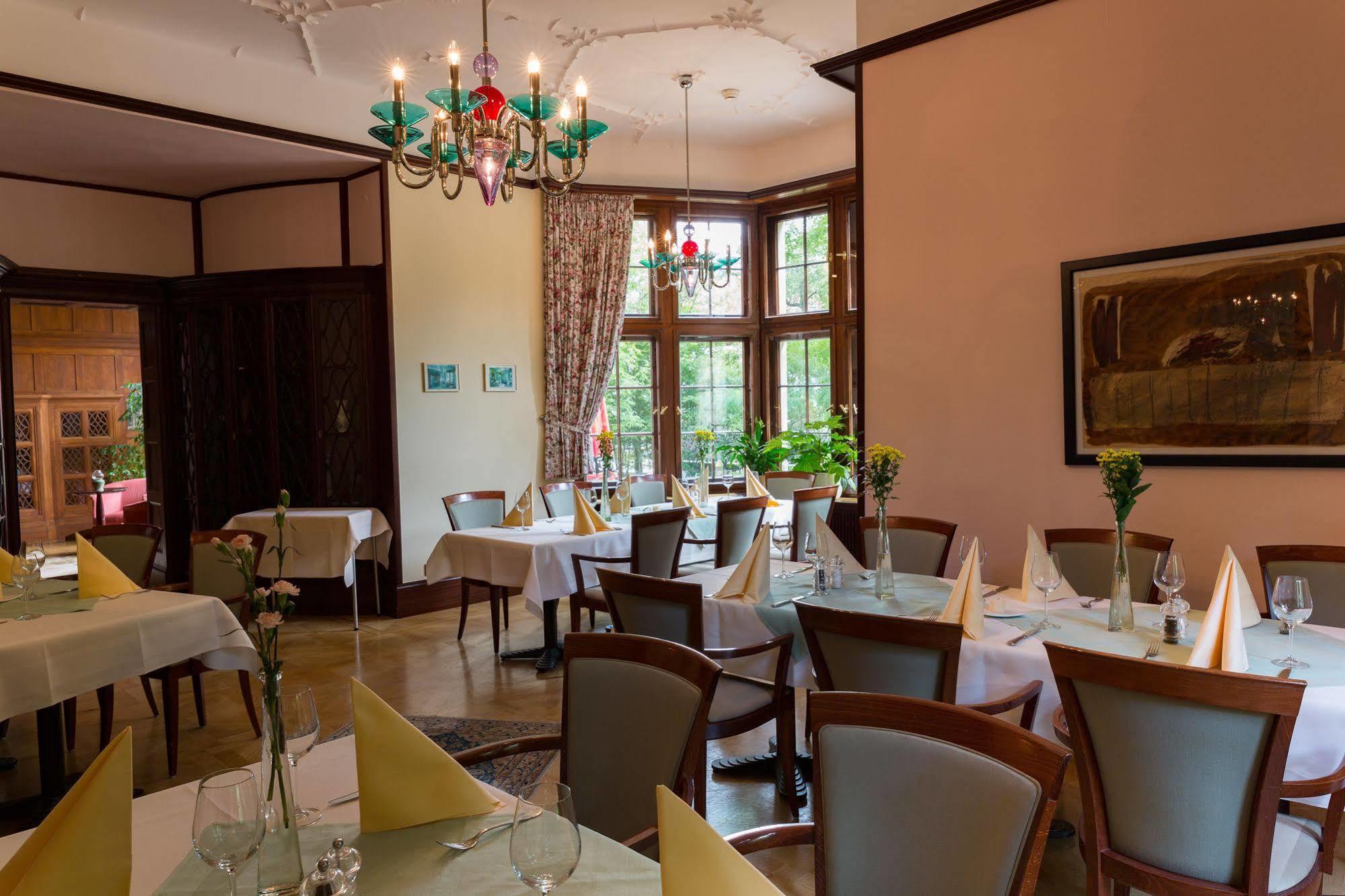 Parkhotel Unter Den Linden Хальберштадт Экстерьер фото