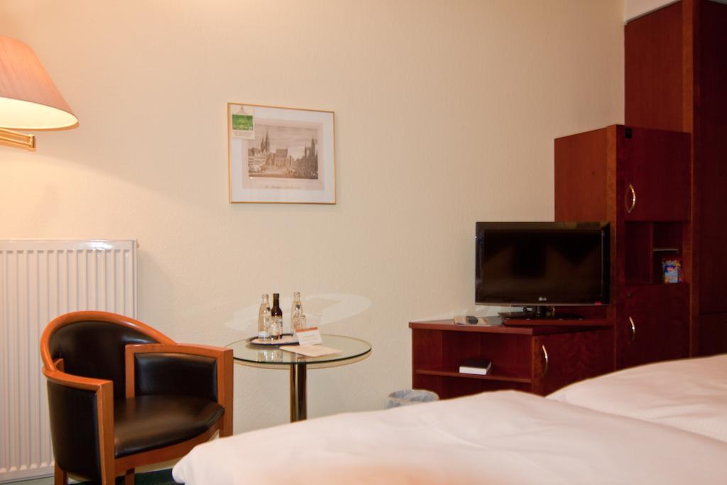Parkhotel Unter Den Linden Хальберштадт Экстерьер фото